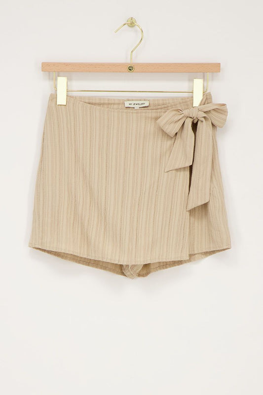 Beige crinkle skort met overslag